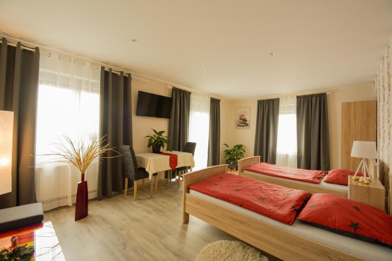 Mainzimmer - Business Apartments Hasloch  Buitenkant foto