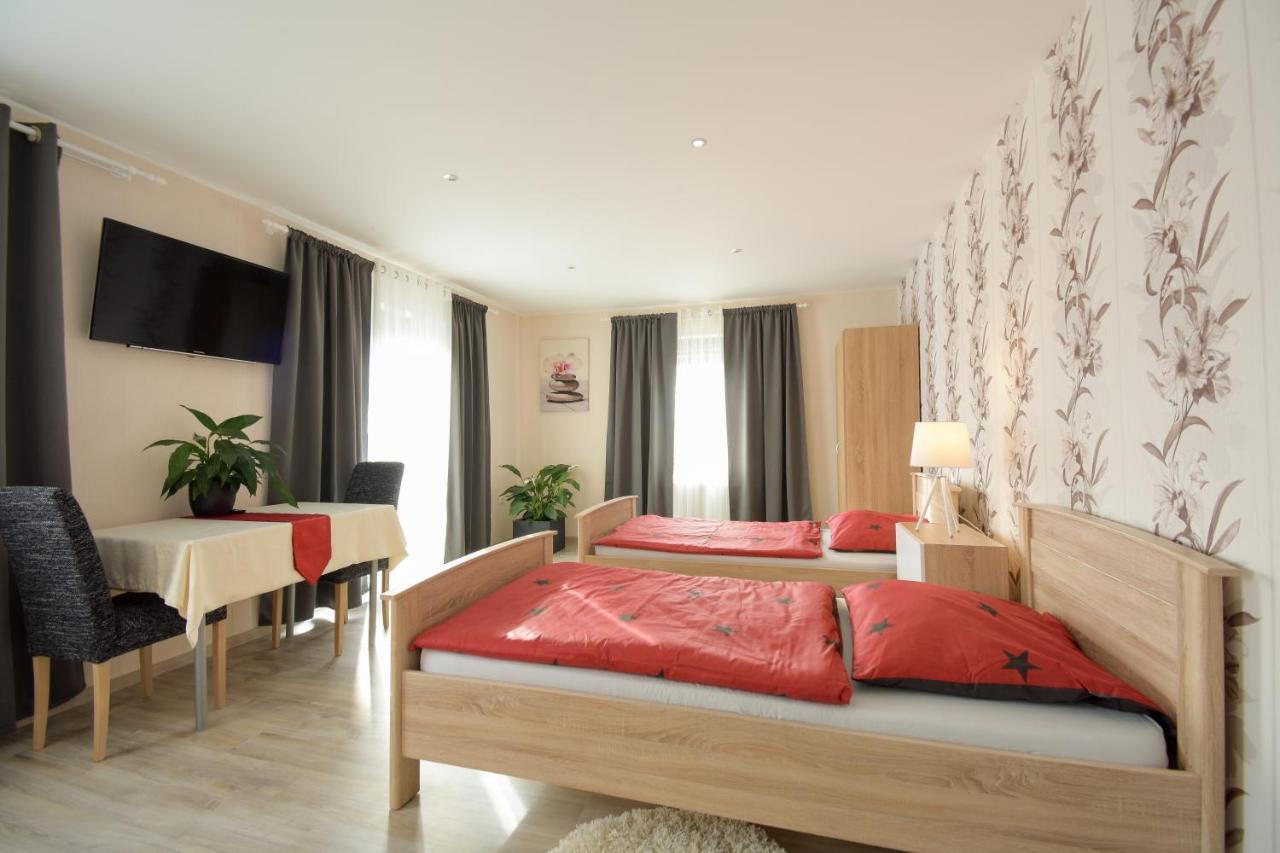 Mainzimmer - Business Apartments Hasloch  Buitenkant foto