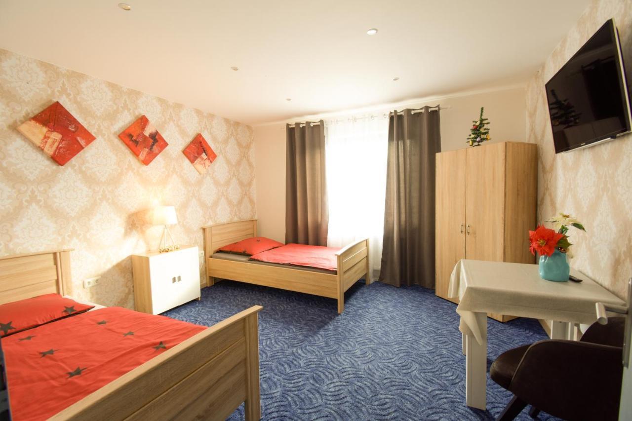 Mainzimmer - Business Apartments Hasloch  Buitenkant foto