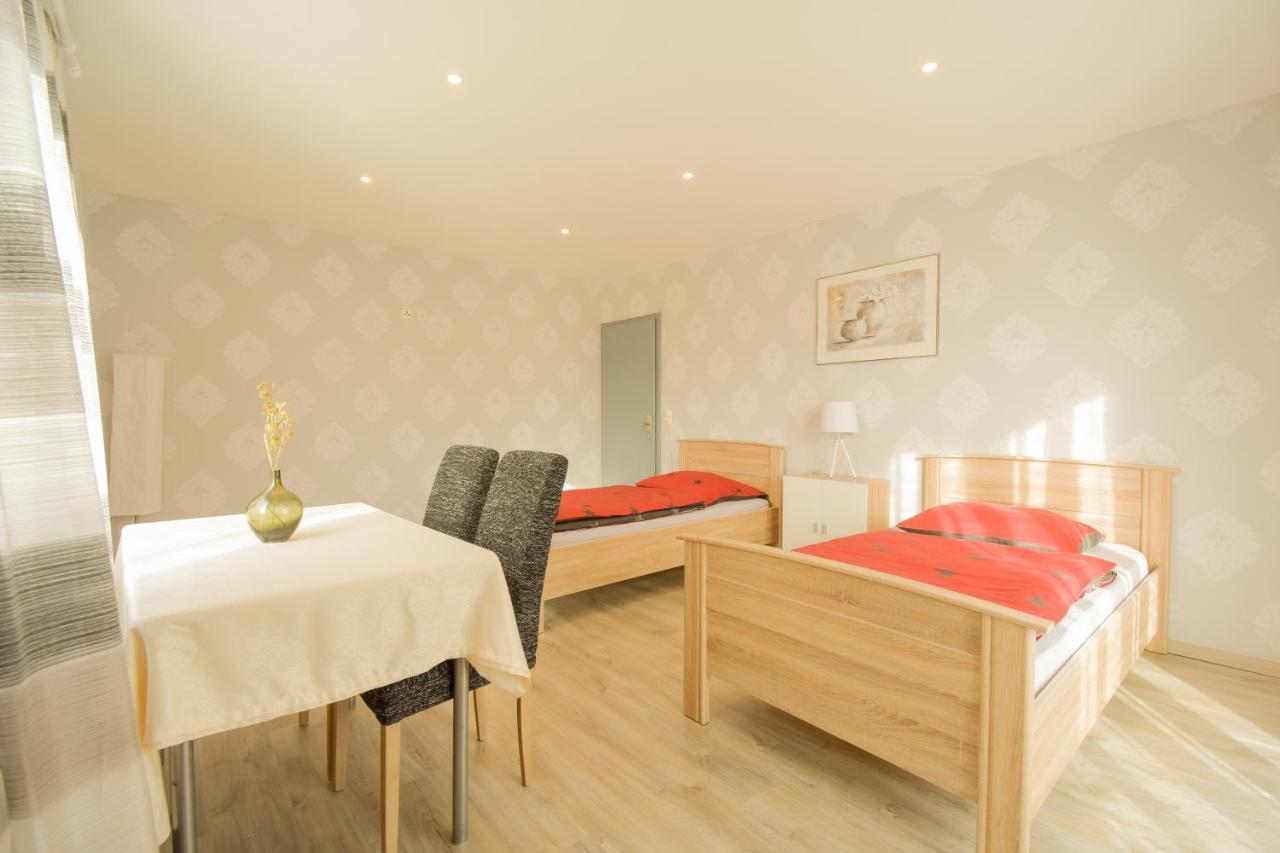 Mainzimmer - Business Apartments Hasloch  Buitenkant foto