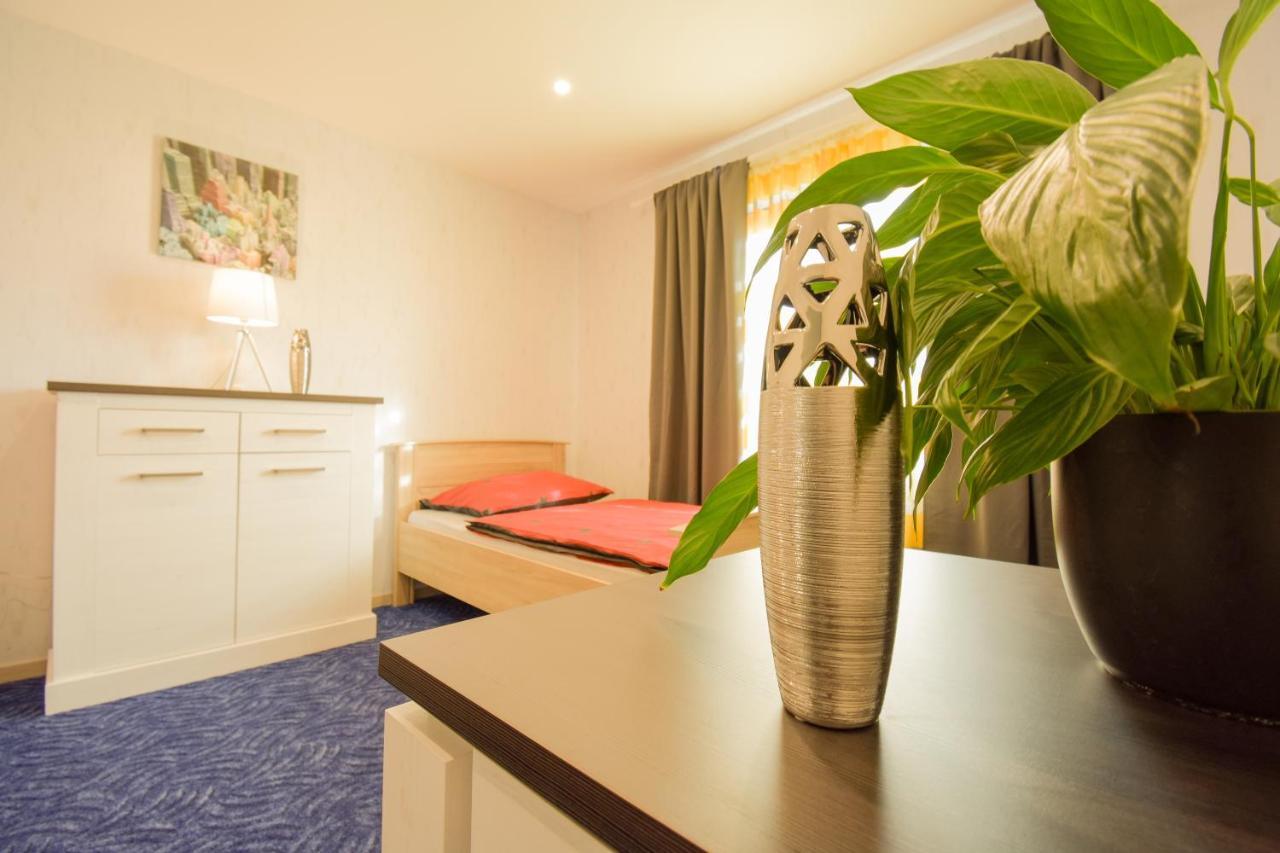 Mainzimmer - Business Apartments Hasloch  Buitenkant foto