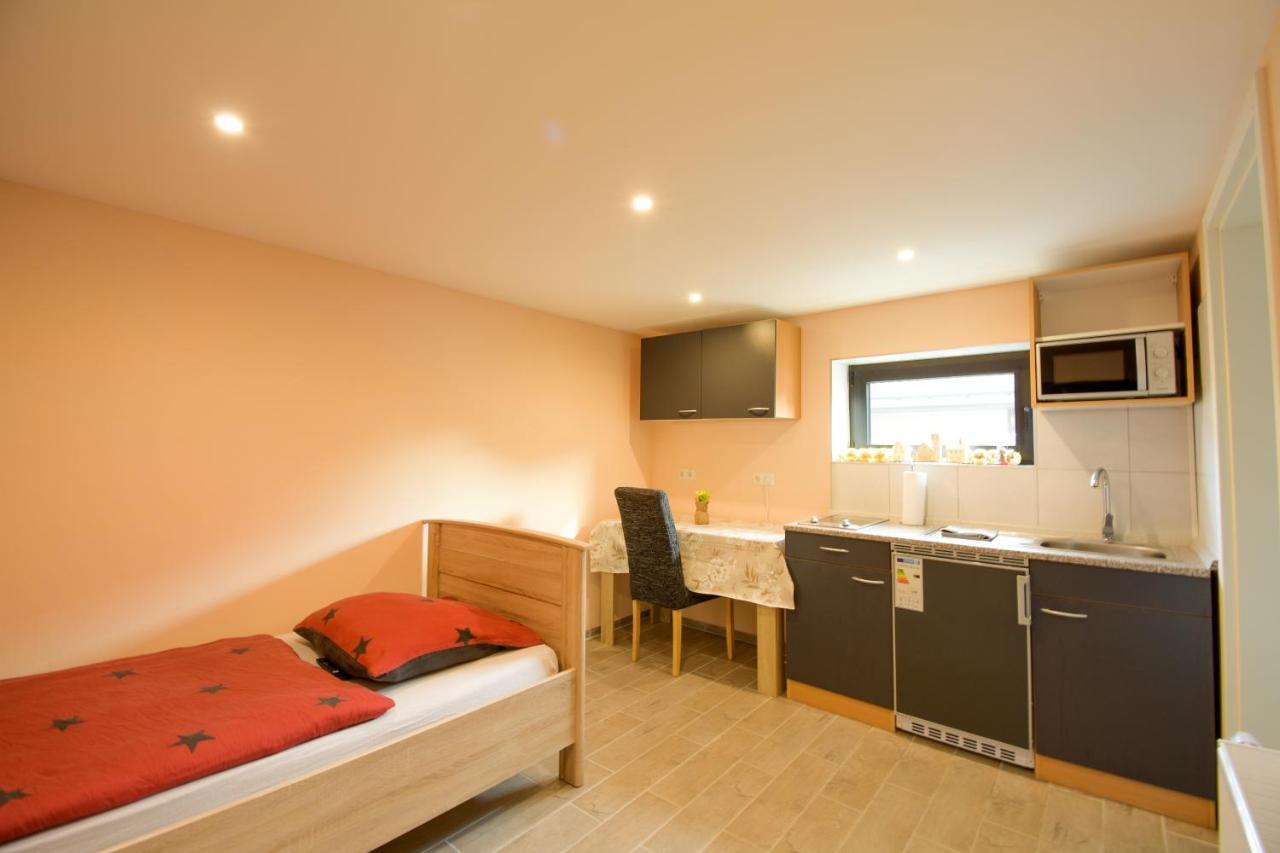 Mainzimmer - Business Apartments Hasloch  Buitenkant foto